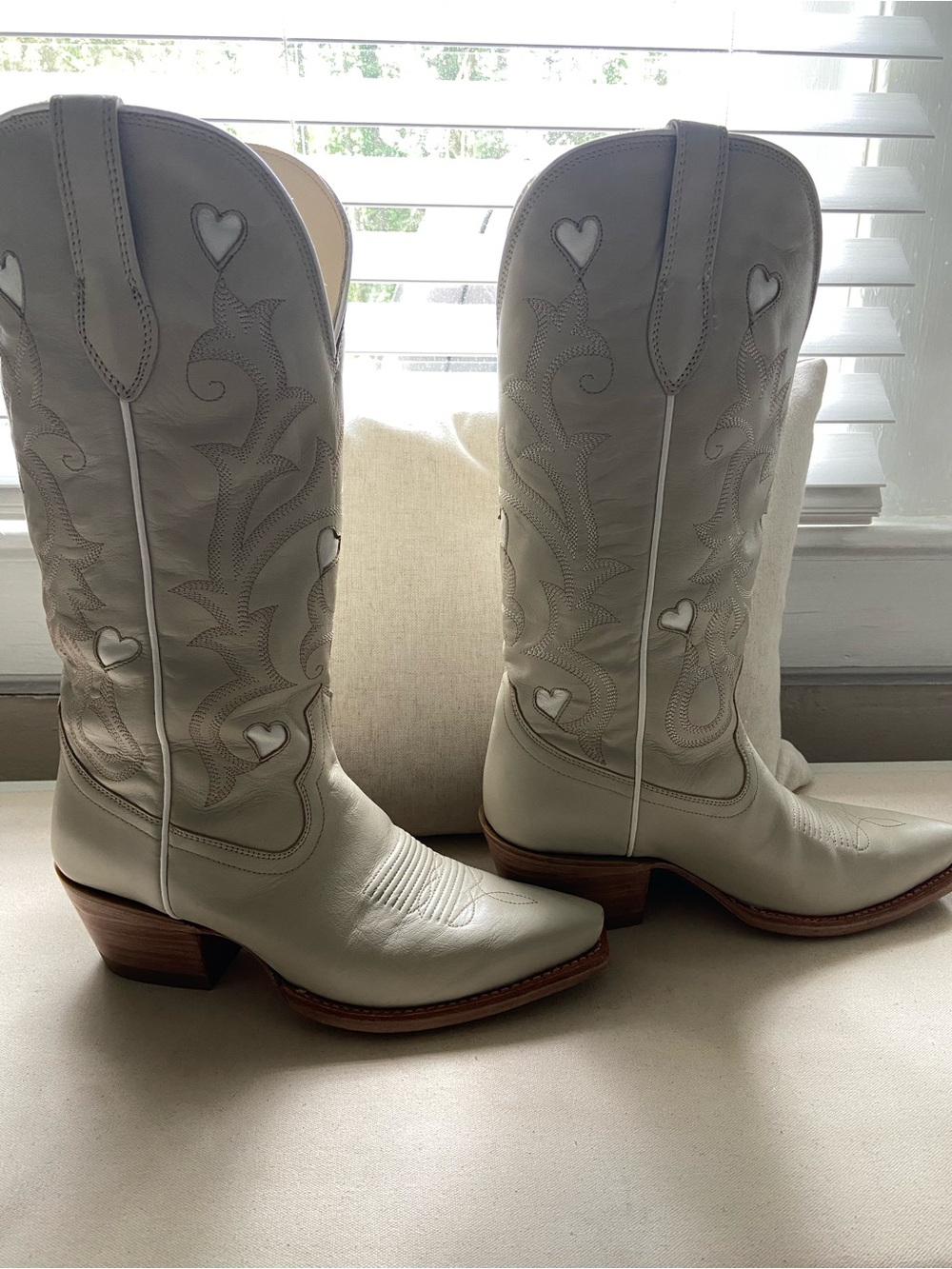 Tecovas Ivory Heart-Embroidered Annie Boots - Size 8 - Picture 2 of 6